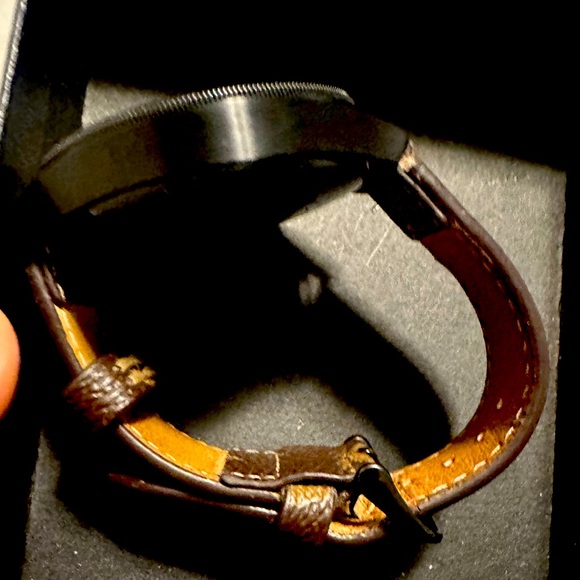 Samsung galaxy 4 with Louis Vuitton band and charger 44mm - Picture 4 of 6